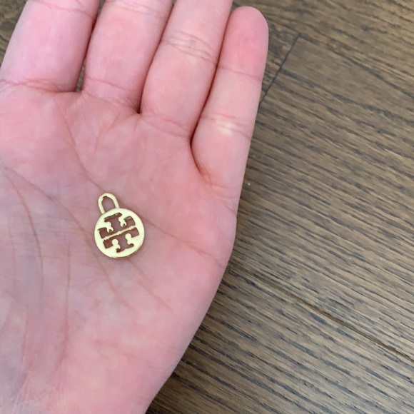 Tory Burch Logo Pendent - Picture 6 of 7